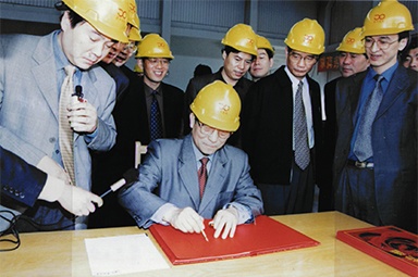 2002年4月3日，時任浙江省省長柴松岳視察景興工業(yè)園